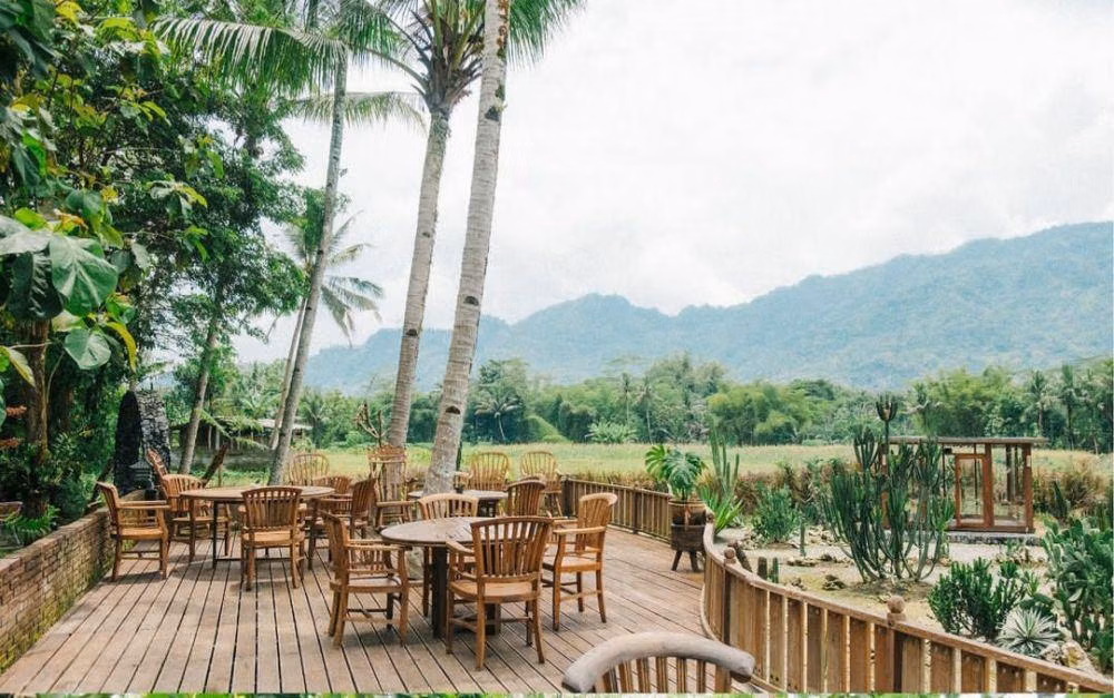 5. Nalendro Cafe Borobudur